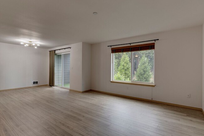 Foto del edificio - Updated 2 Bedroom 2 Bath Condo near Ft. Nu...