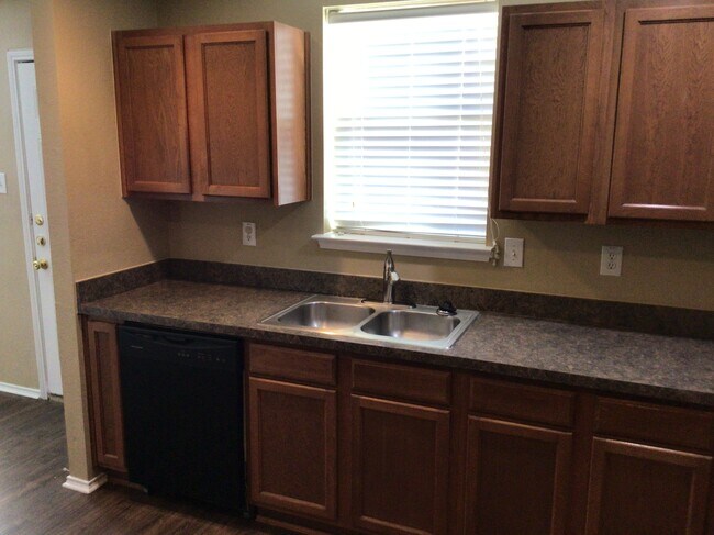 Foto del edificio - 1333 Gayle St