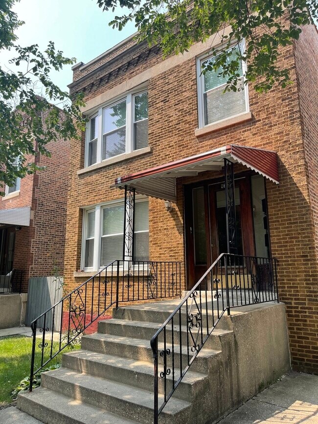 Building Photo - 4728 N Lowell Ave