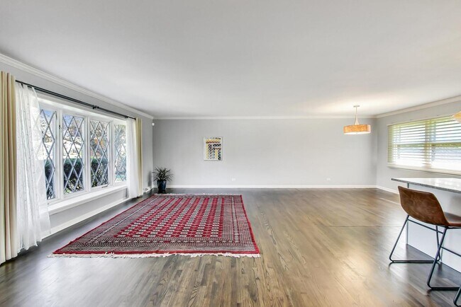 Building Photo - 921 Walnut Dr