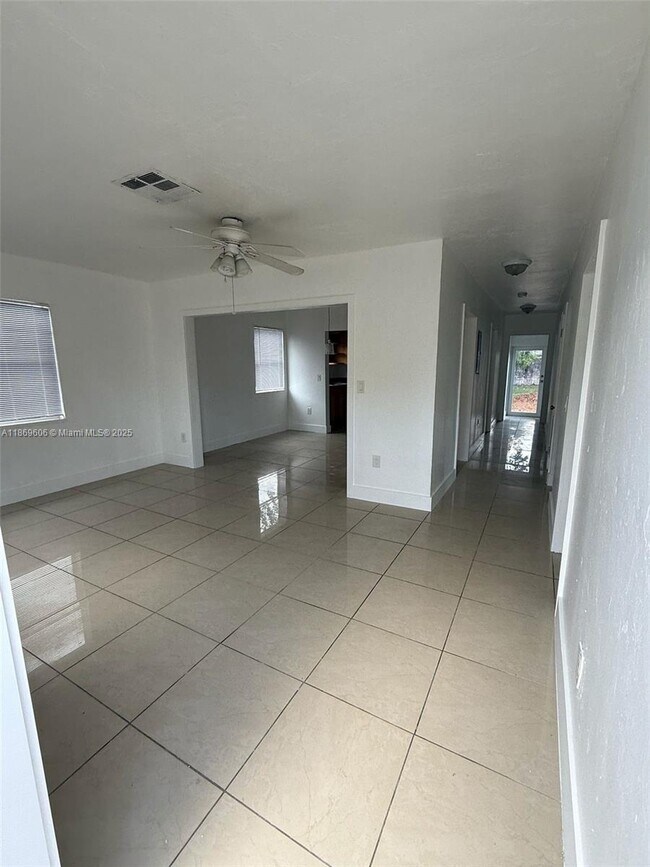 Foto del edificio - 235 NW 53rd St