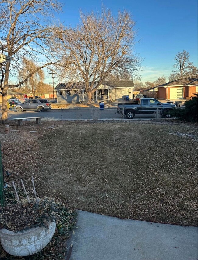 Shared backyard - 4954 W 65th Ave