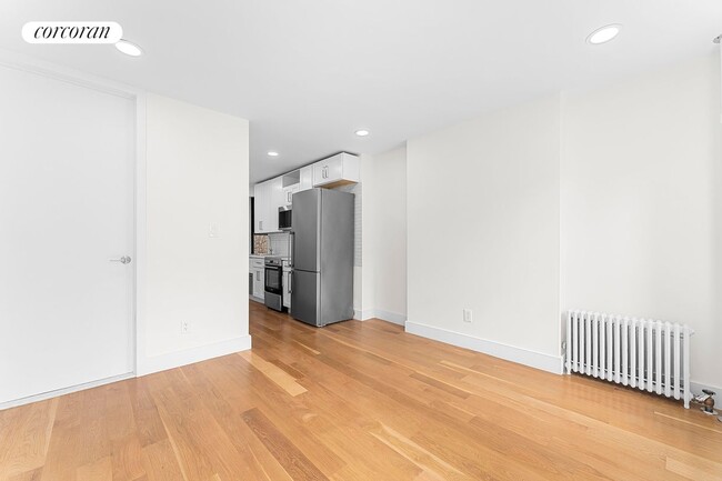 Foto del edificio - 421 E 81st St