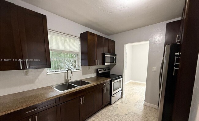 Foto del edificio - 901 NW 55th St