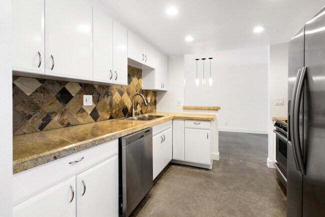 Kitchen - 11706 Montana Ave