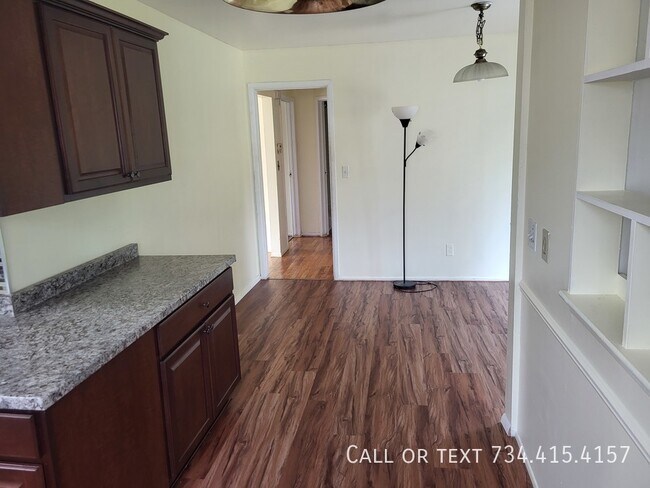 Foto del edificio - 2863 Marshall (2863 Marshall St)
