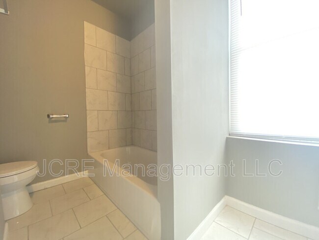 Building Photo - 4932 W Thompson St