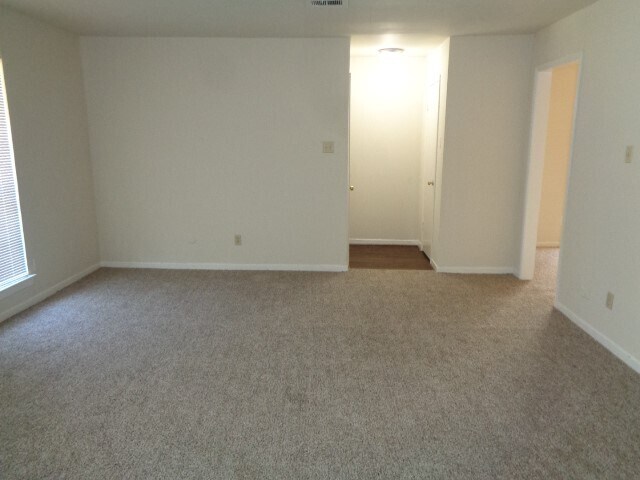 Foto principal - 5504 Deep Forest Dr