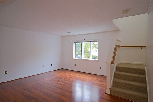Building Photo - 305 Salem St