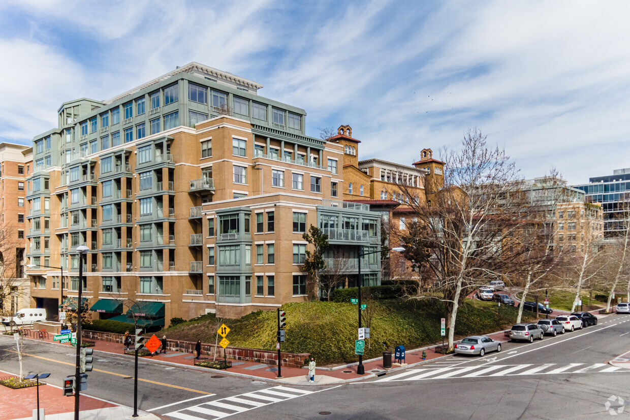 Primary Photo - The Columbia Residences