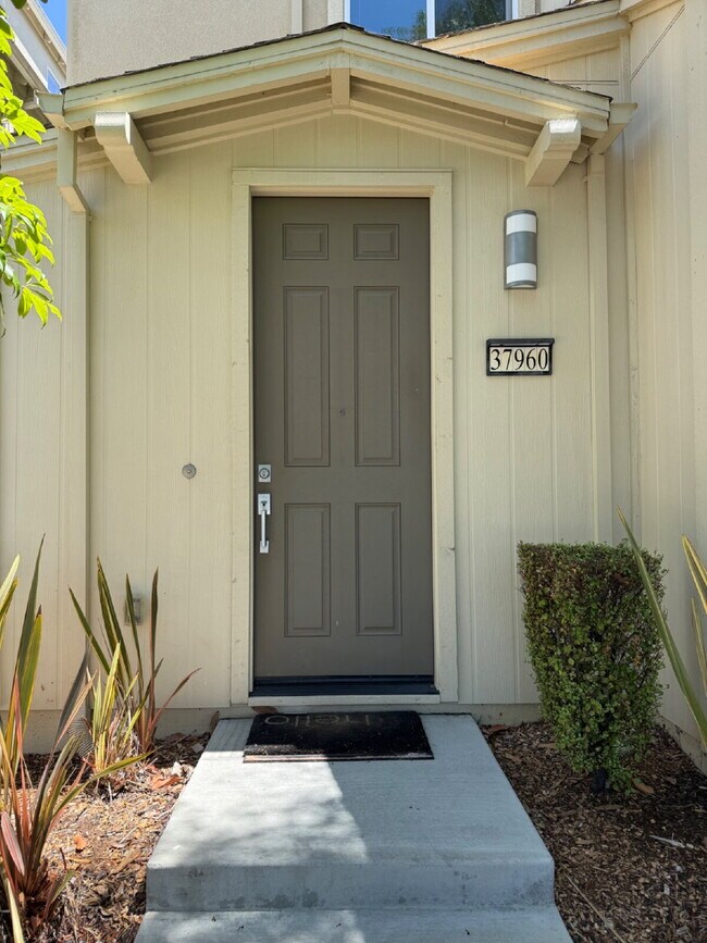 Foto del edificio - Bright & Spacious 3-Bedroom, 3.5-Bathroom Newark Home with Private Balcony