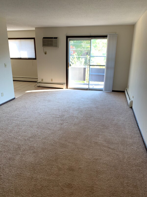 Foto principal - 995 St Albans St N