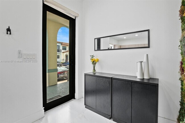 Building Photo - 6146 SW 36th Ct