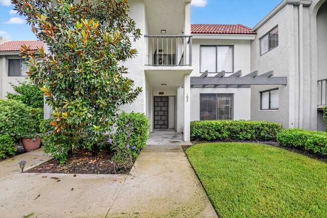 Building Photo - 5560 Fairway Park Dr