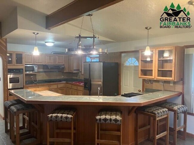 Building Photo - **Century 21 Rental - 4 Bed, 3 Bath, Large...