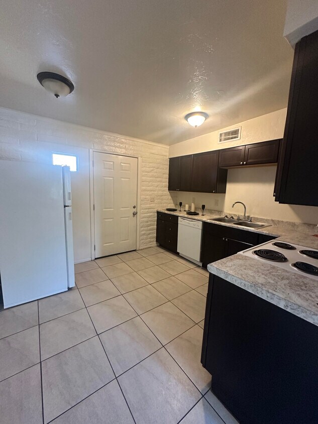 Primary Photo - 3548 E Monte Vista Dr
