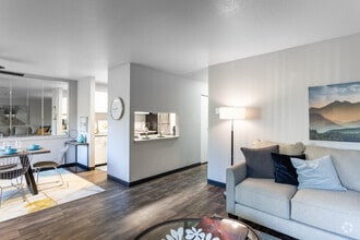 2BR, 1BA - 930SF - Portola Bridge Creek