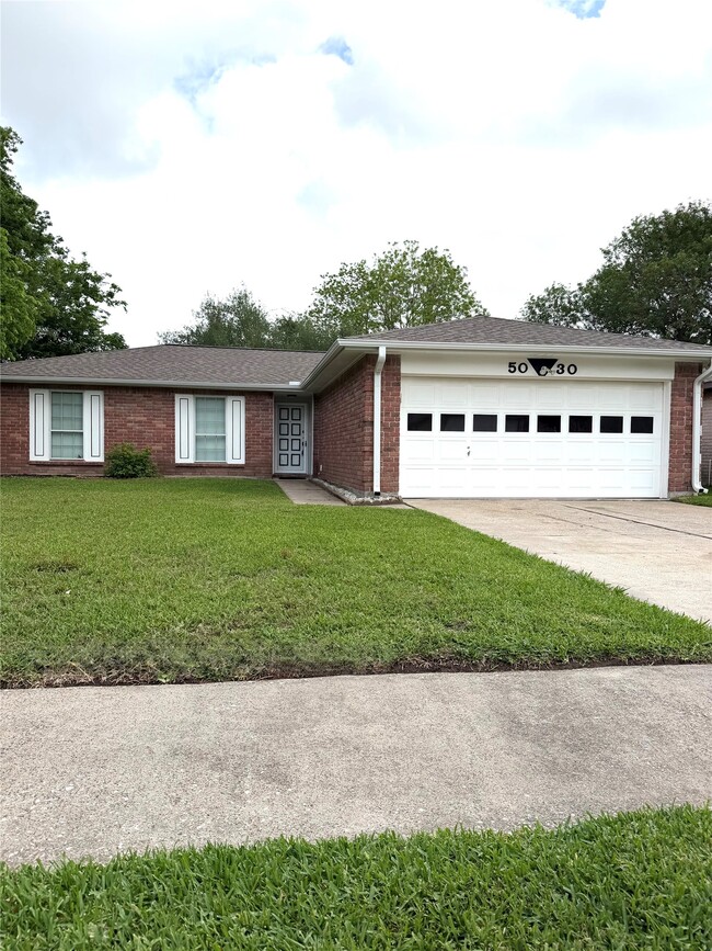Building Photo - 5030 Valleyview Dr