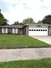 Building Photo - 5030 Valleyview Dr