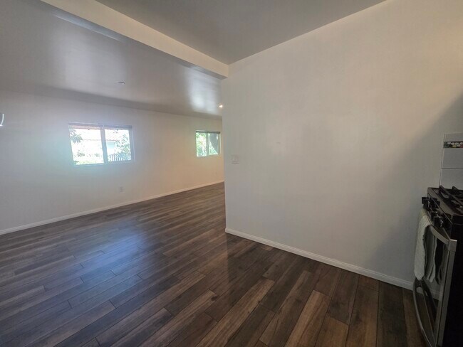 Foto del edificio - 5445 Aura Ave