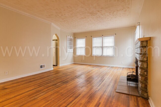 Foto del edificio - Full of Character 4 Bedroom Home | Near Be...