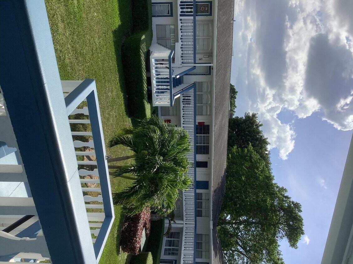 120 Westbury E, Deerfield Beach, FL 33442 Condo for Rent in Deerfield