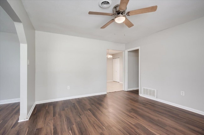 Foto del edificio - 2922 Dahlia Dr