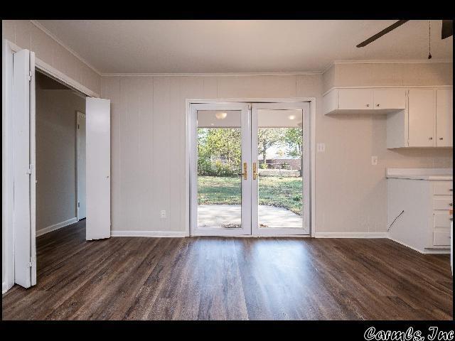 Building Photo - 6915 Blue Bird Dr