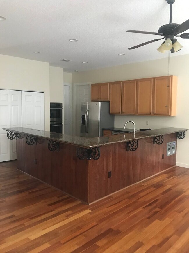 Building Photo - 3 Br 3 Ba includes FULL in-law suite