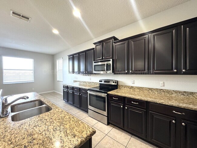 Foto del edificio - 3040 Youngford St