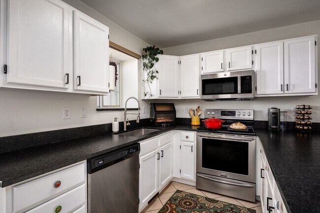 Building Photo - 6837 Goldcrest Ct