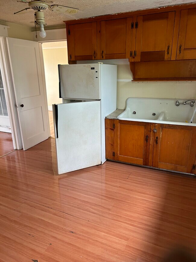 Foto del edificio - 373 Esser Ave