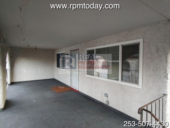 Building Photo - Fully Remodeled 2 Bedroom!