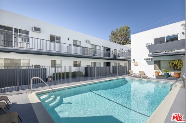 Building Photo - 1261 Laurel Ave