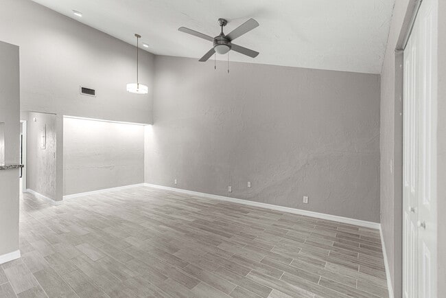 Building Photo - 4151 SE 22nd Ave