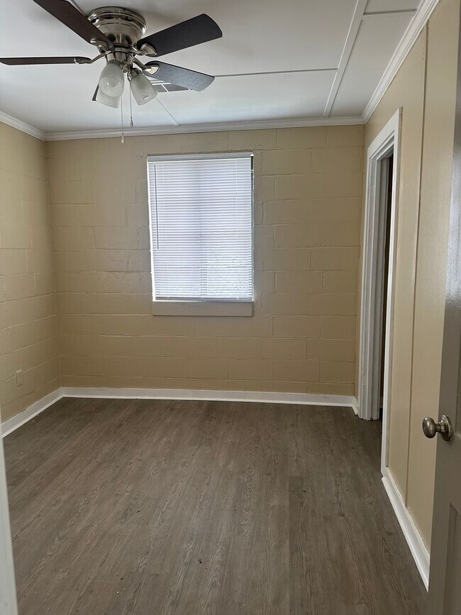 Foto del edificio - 3 BEDROOM/1 BATH HOUSE