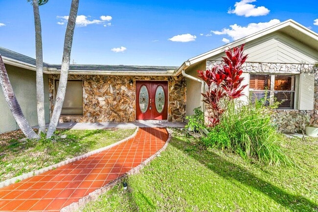 Building Photo - 110 W Rubber Tree Dr