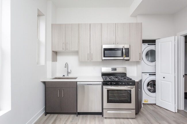 Building Photo - 818 W 18th St