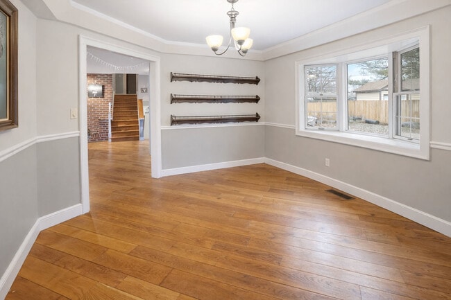 Foto del edificio - 1414 W Northeast Shore Dr