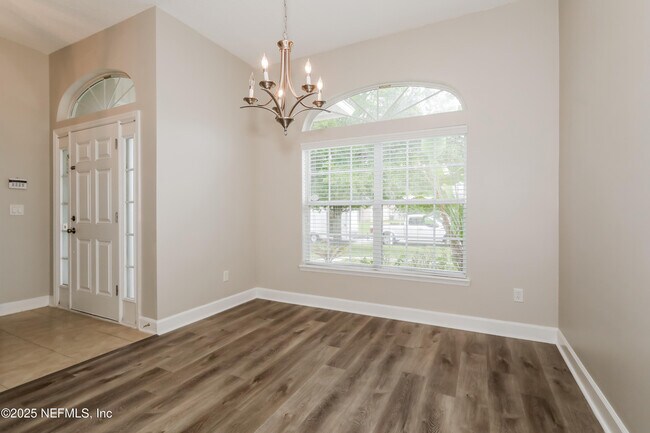 Foto del edificio - 125 Linda Lake Ln