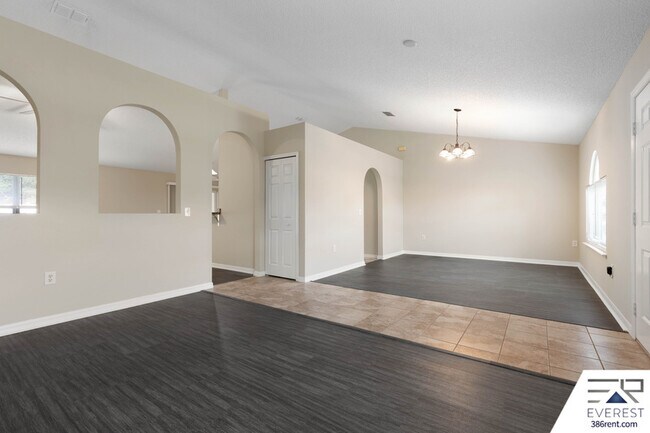 Foto del edificio - 13 Ryberry Dr