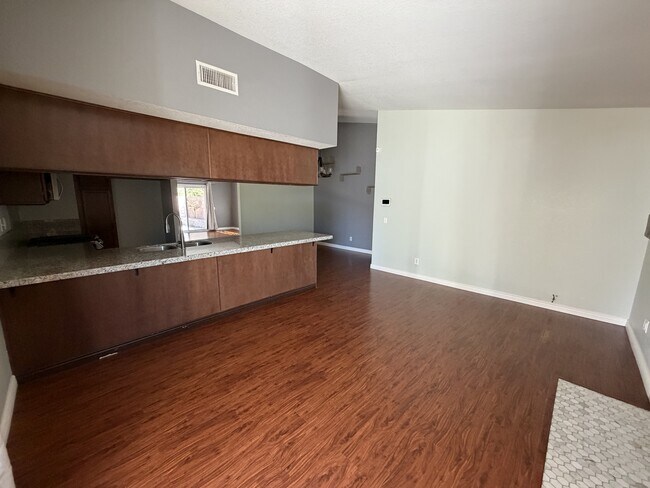 Foto del edificio - 5329 Appleton St