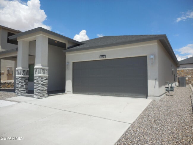 Building Photo - 552 Pne Vly Pl