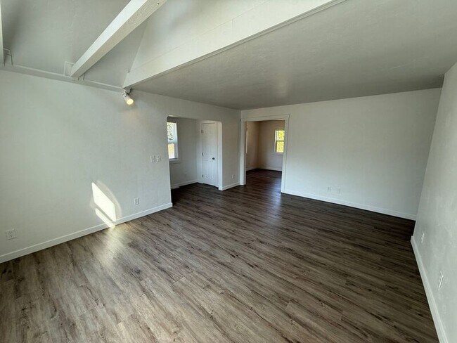 Foto del edificio - 2525 SE Thompson St