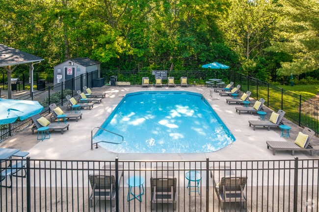 Outdoor Pool - Water's Edge