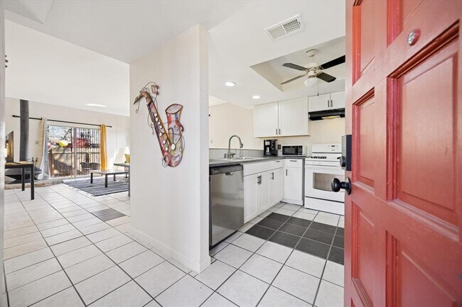 Foto del edificio - 4814 Misty Slope Ln