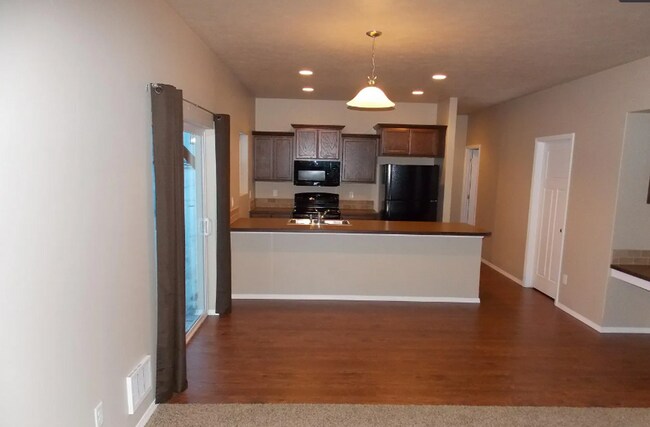 Foto del edificio - Spacious 3 Bedroom Home