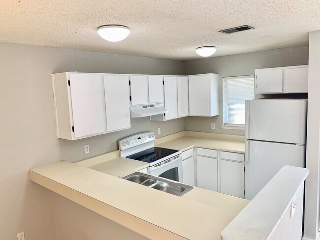 Building Photo - 1650 Eagles Pl