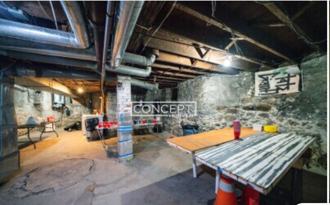 Foto del edificio - Unique 8 bed 2bath HOUSE with Yard,  Basement , Easy Parking