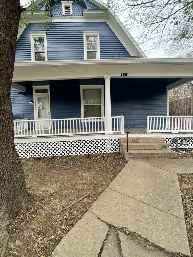 Foto principal - 1207 5th Ave